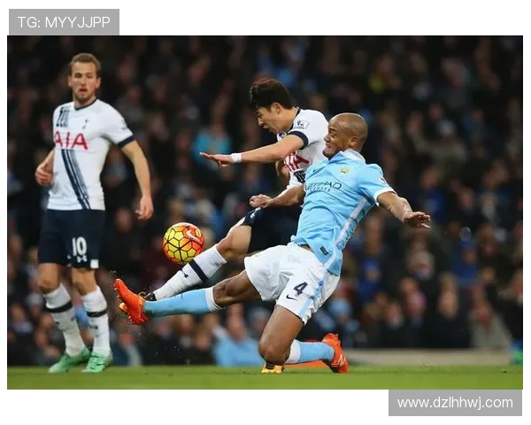 足球球星机车激情驰骋展现速度与力量的巅峰对决